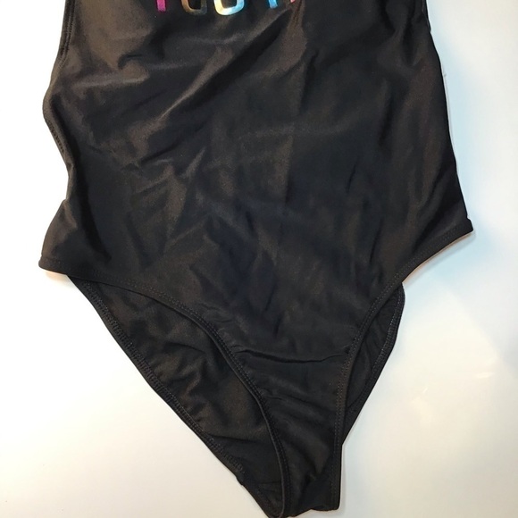 𝅺BLACK One Piece Swimsuit - Picture 4 of 10